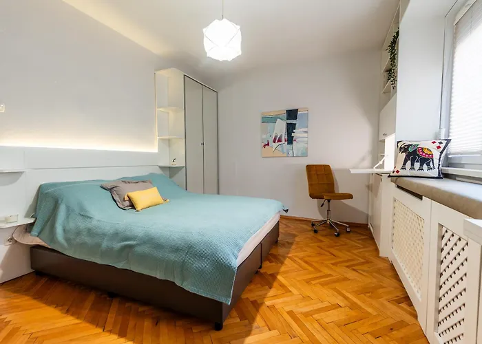 Spacious 3-br Retreat アパート *