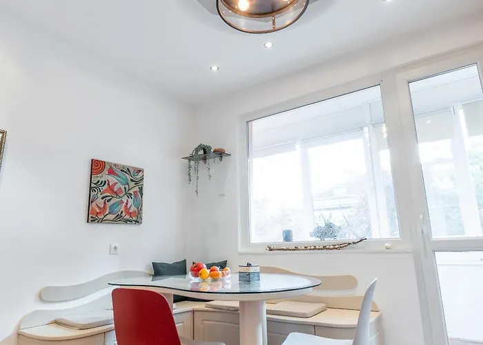 Spacious 3-br Retreat アパート ソフィア