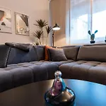 Daire Spacious 3-br Retreat By Bulgarianhomes *