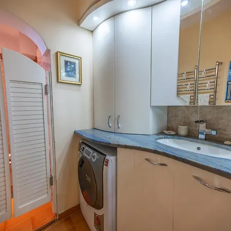 Spacious 3-br Retreat Διαμέρισμα