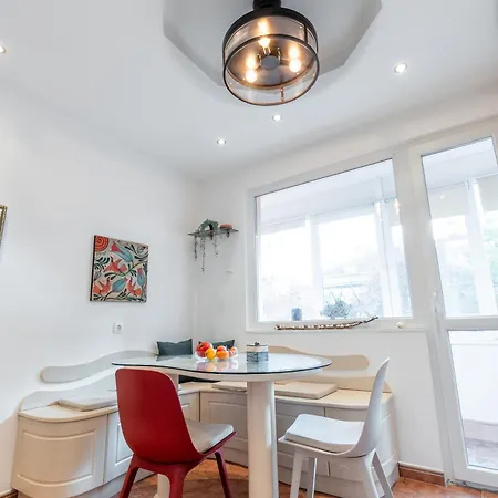 Spacious 3-br Retreat דירה סופיה