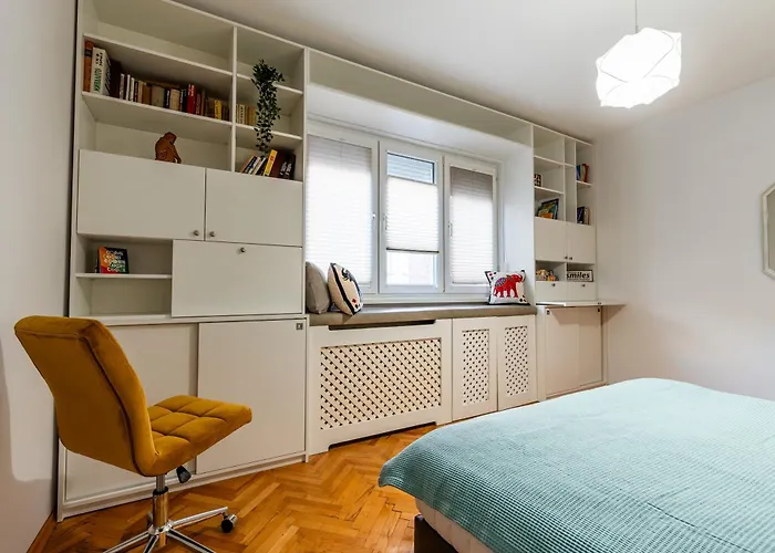 Spacious 3-br Retreat アパート *