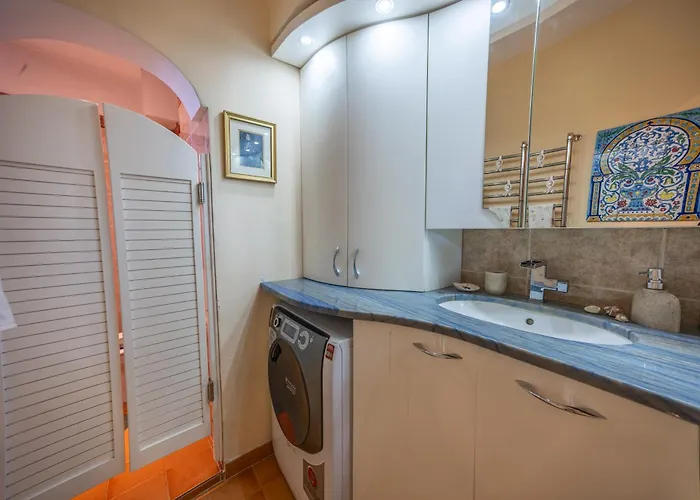 Spacious 3-br Retreat アパート